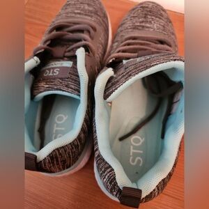 STQ Women’s Running Shoes - Size 6.5 - Never Worn